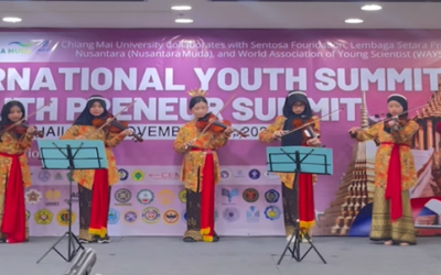 Berpartisipasi dalam International Youth Summit